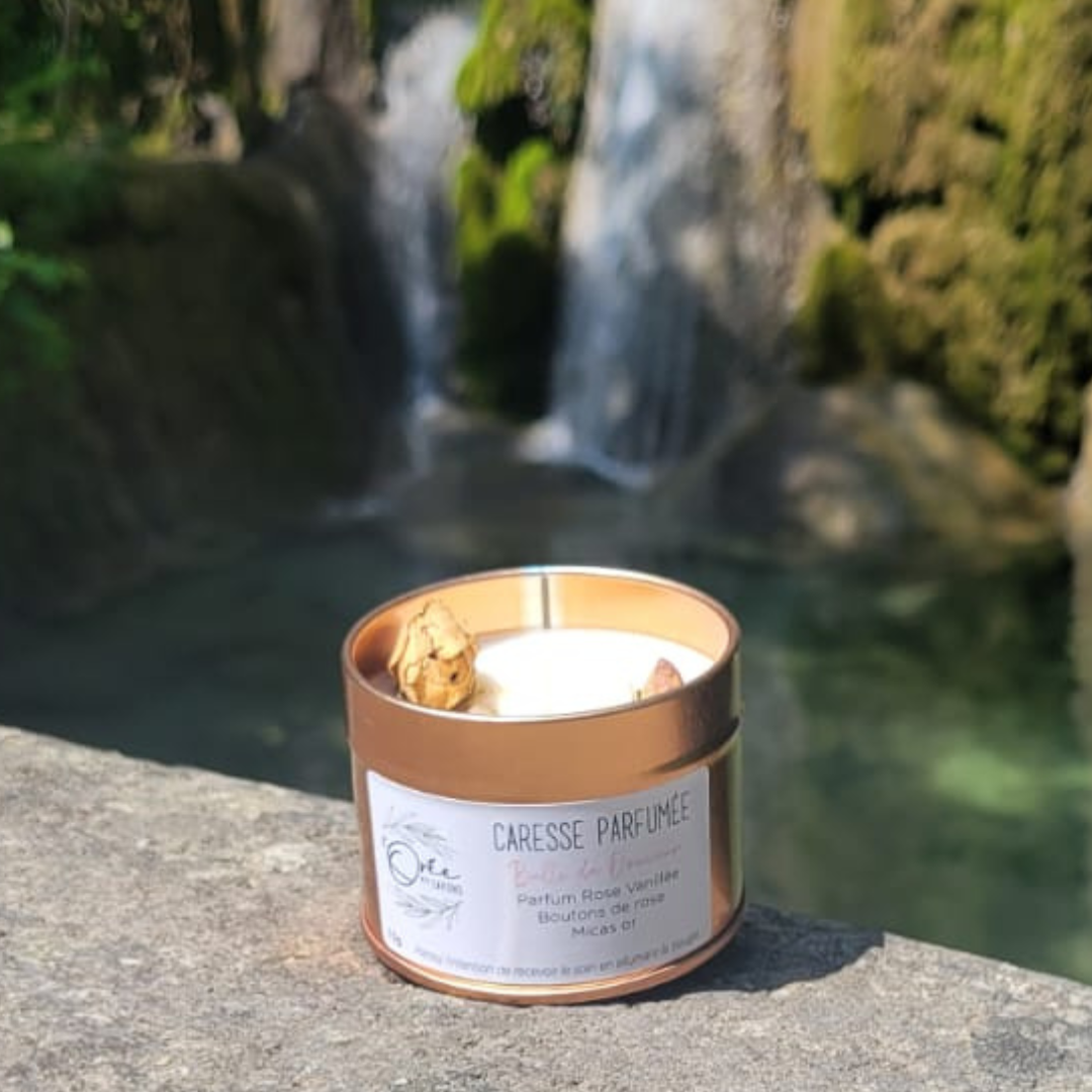 Bougie Caresse parfumée – Rose vanillée