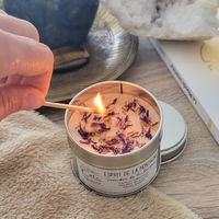 bougie-soin-energetique-energie-bien-etre-vegetale-artisanale-fait-main-fleurie-fleur-petales-paillette-micas-esprit-montagne-edelweiss3