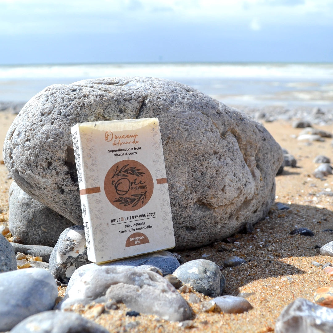 Douceur-amande-huile-lait-vegetal-savon-naturel-saponification-a-froid-l-oree-des-savons-artisanal-fabrique-en-france-fait-main-bio-peau-soin2
