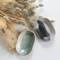 porte-savon-ceramique-poterie-gres-ovale-degrade-blanc-bleu-noir-oree-des-savons-savonnerie-artisanale-saponification-a-froid-naturel-zero-dechet1