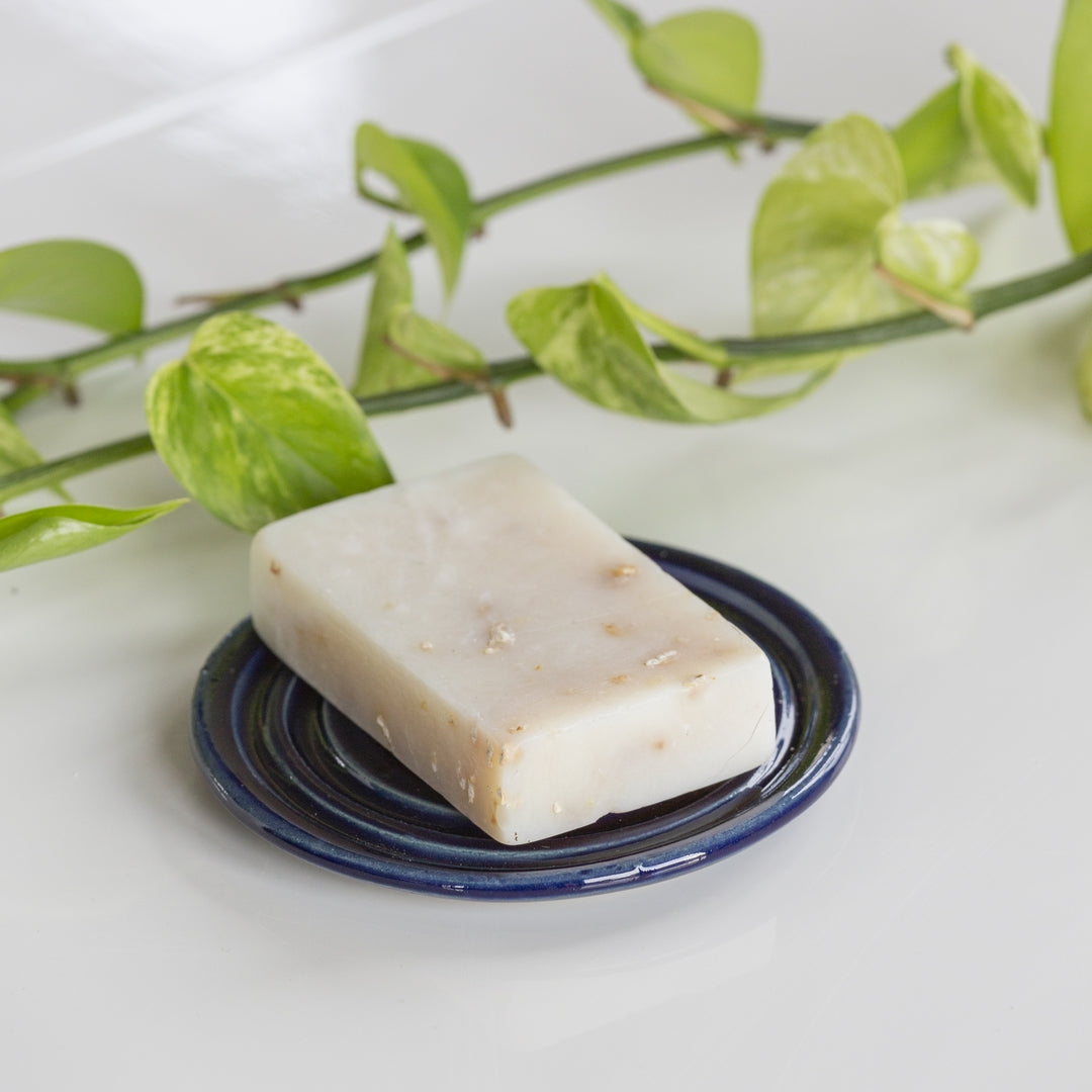 porte-savon-ceramique-poterie-gres-spirale-bleu-marine-rouge-brique-oree-des-savons-savonnerie-artisanale-saponification-a-froid-naturel-zero-dechet4