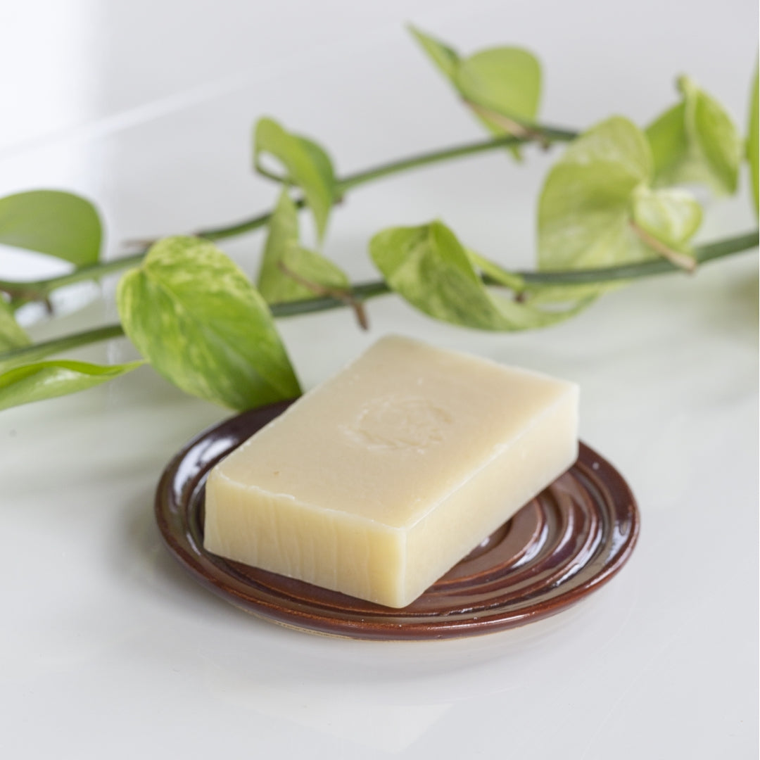 porte-savon-ceramique-poterie-gres-spirale-bleu-marine-rouge-brique-oree-des-savons-savonnerie-artisanale-saponification-a-froid-naturel-zero-dechet5