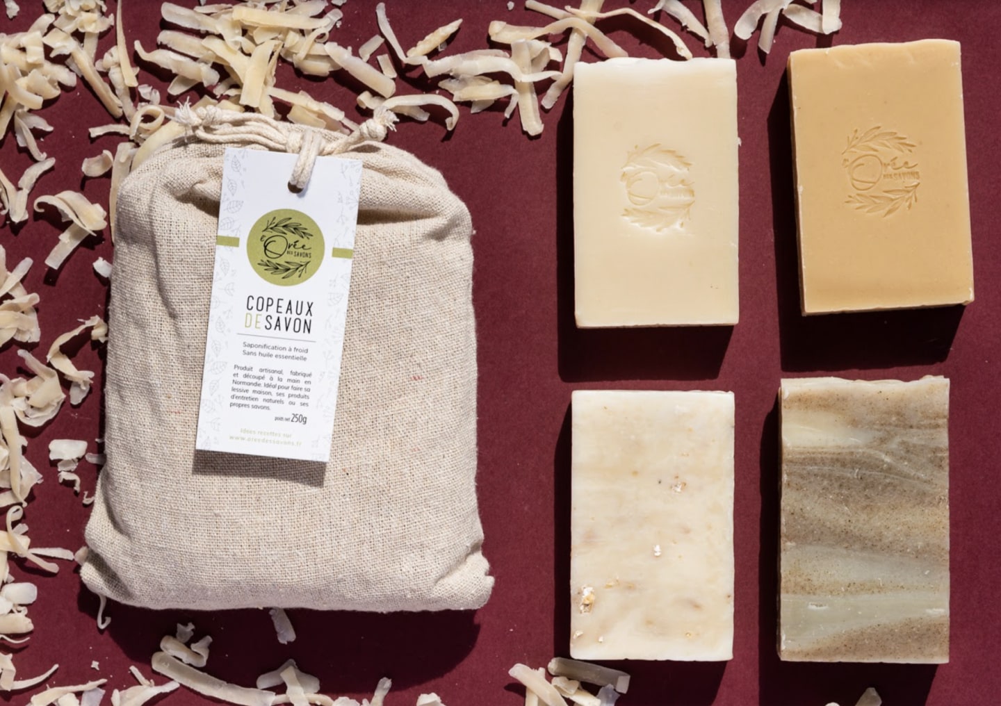 savons l'Orée des Savons avec un sac de copeaux de savons