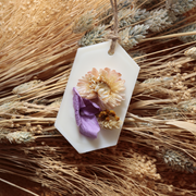 suspension-medaillon-parfume-soin-energetique-suspendre-parfumer-parfum-grasse-fleurs-sechees-petales-ode-joie-bonheur-enfant-interieur-sagesse-ame